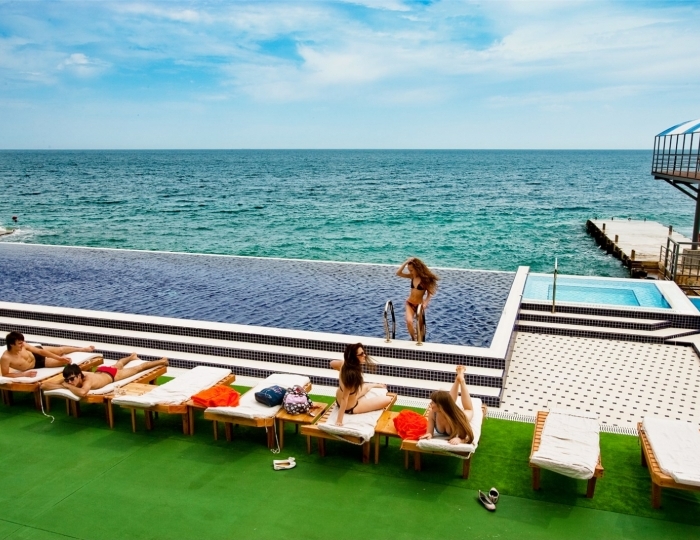 Бассейн - Отель Respect Hall Resort & SPA / Респект Холл Резорт & СПА